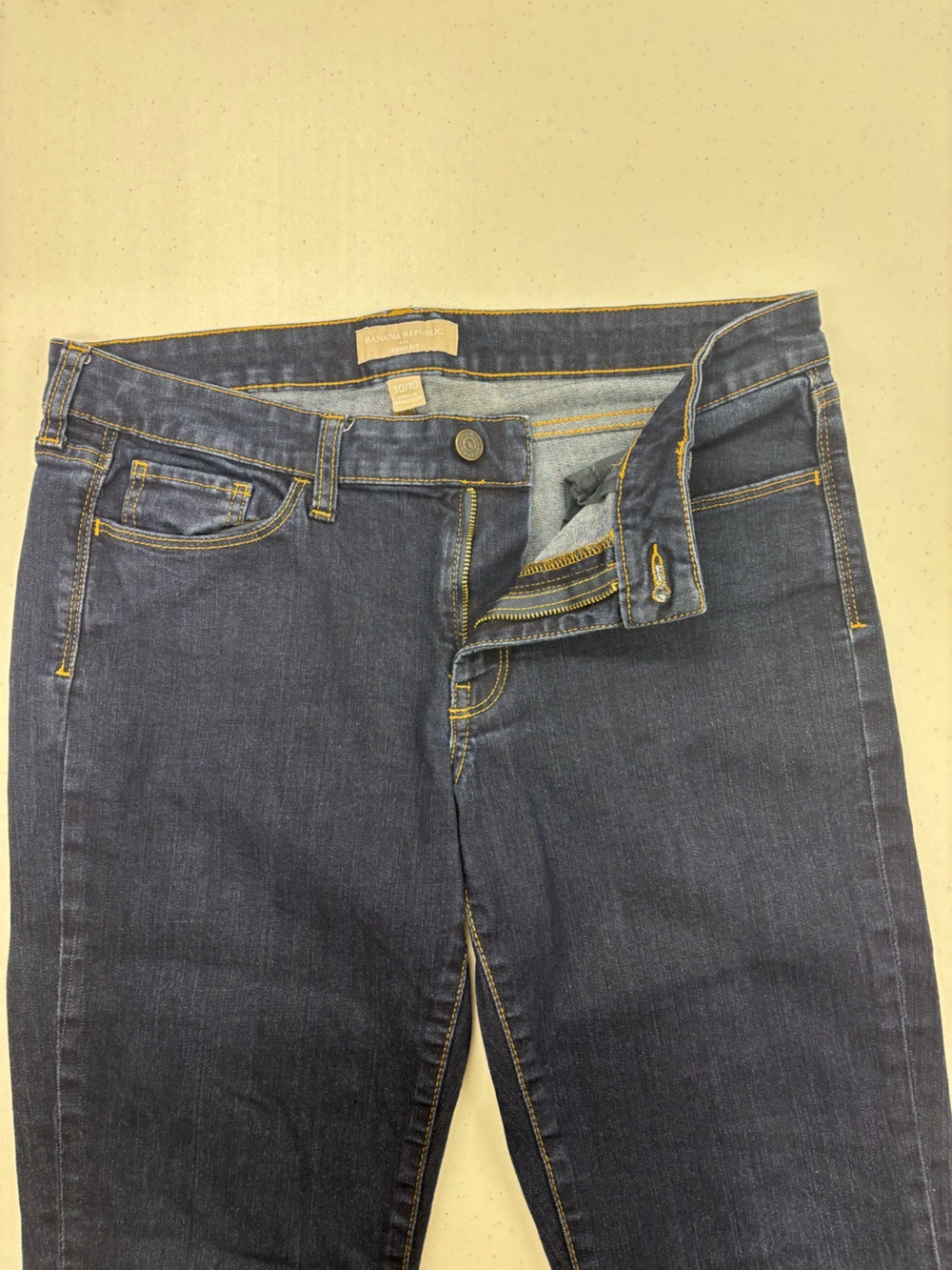 BANANA REPUBLIC SKINNY FIT DENIM JEANS
WOMEN 30 / 10  DARK BLUE  INDIE ZIPPER